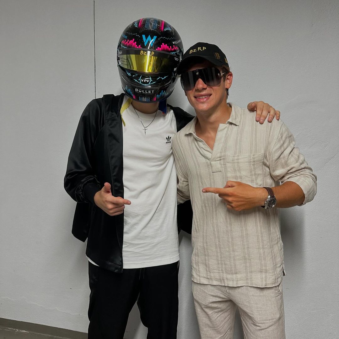 Mirá las fotos del encuentro de Colapinto y Bizarrap: Para cerrar una noche mágica en Madrid le dejé un recuerdo a @bizarrap de este año que estamos compartiendo juntos! El casco más lindo que tuve y el que más representa. Gracias x todo amigo (3).jpg